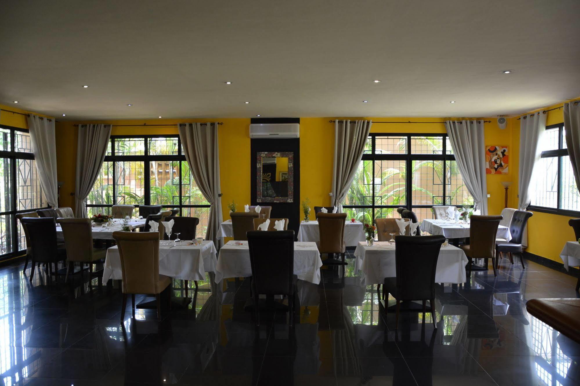 Hotel Sol Beni Abidjan Exteriör bild